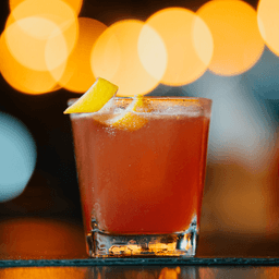 Fitzgerald — Gin, limão siciliano, xarope de açúcar e angustura bitter