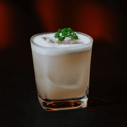 Whiskey Sour — Whisky bourbon, limão siciliano, xarope de açúcar e clara de ovo