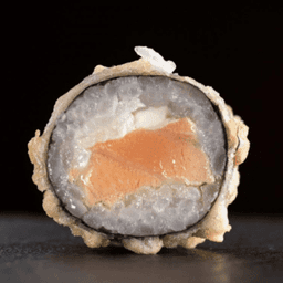 Hot Filadelfia — Sushi frito de enrolado por Alga Nori e Arroz, Salmão e Cream Cheese