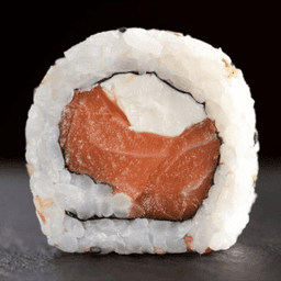 Uramaki Shake Filadelfia — Arroz por fora, Alga Nori, Salmão e Creme Cheese