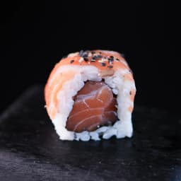Uramaki Shake — Arroz por fora, Alga Nori e Salmão