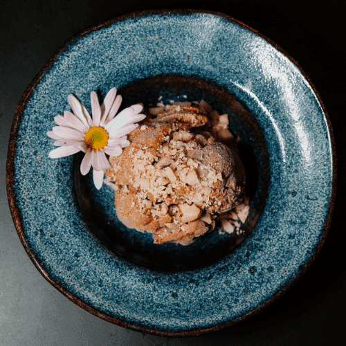 Banana Aisu — Sorbet de banana com doce de leite e castanha do pará